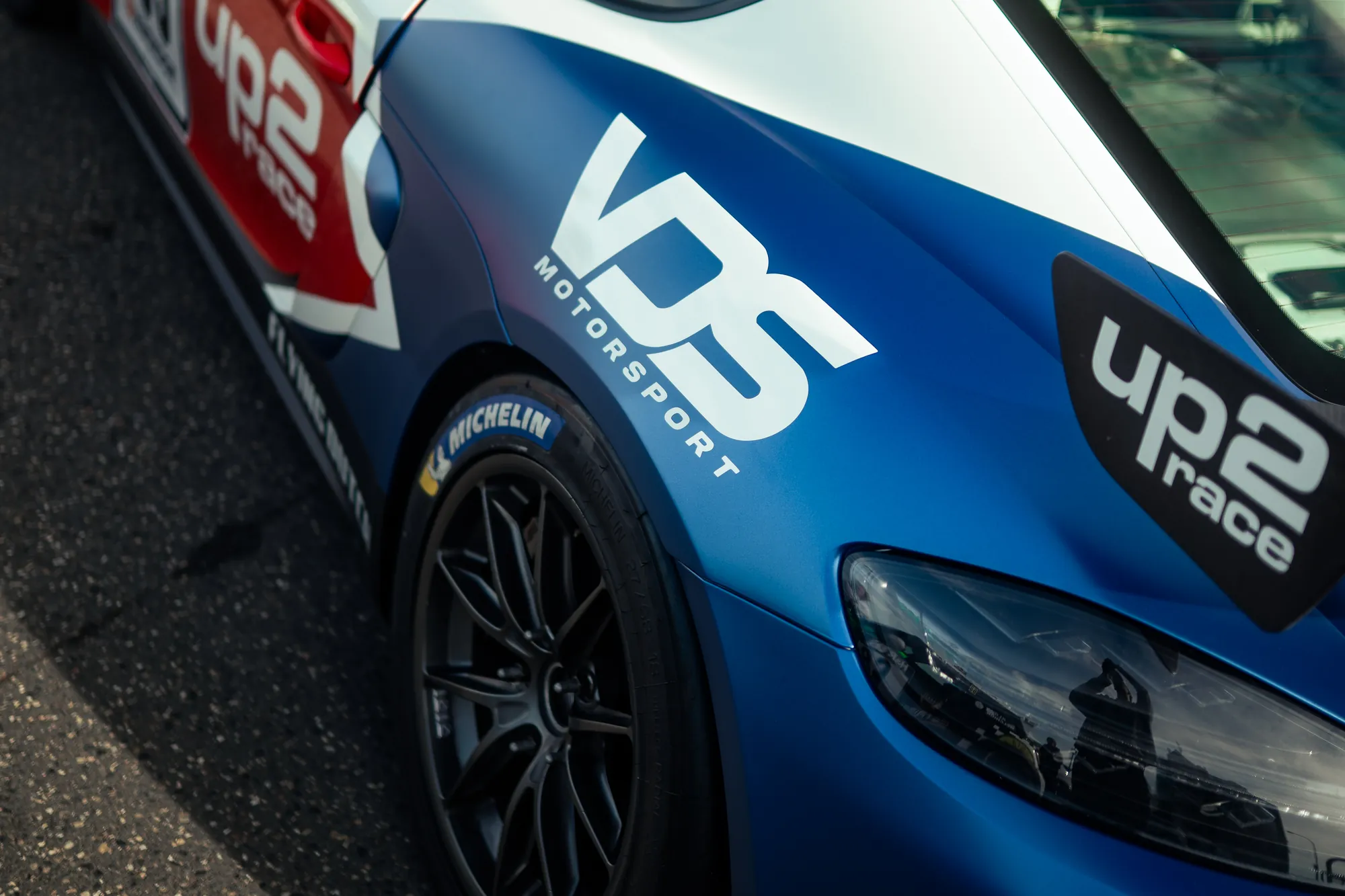 VDS Motorsport and Up2Race on the flank of the Porsche GT4