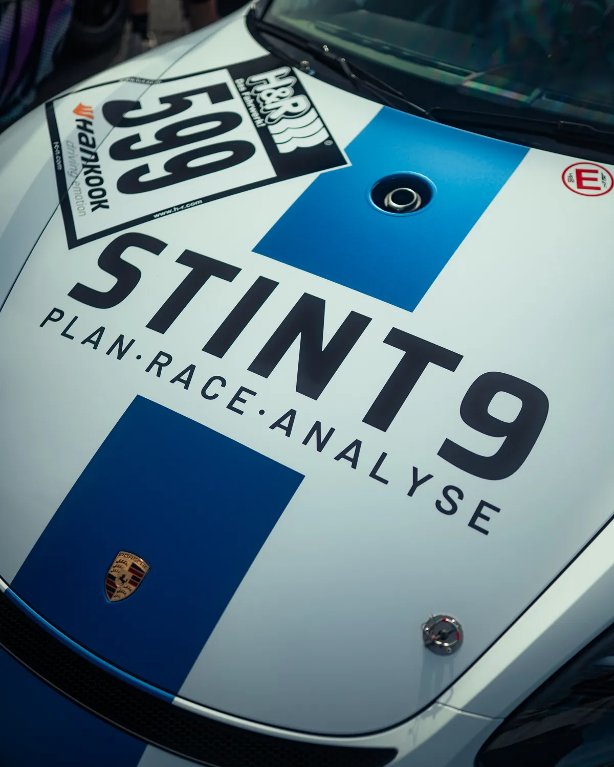 The Stint9 logo on the bonnet of the Porsche