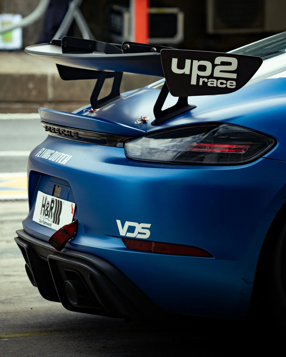 The rear wing of the Porsche with the Up2Race logo